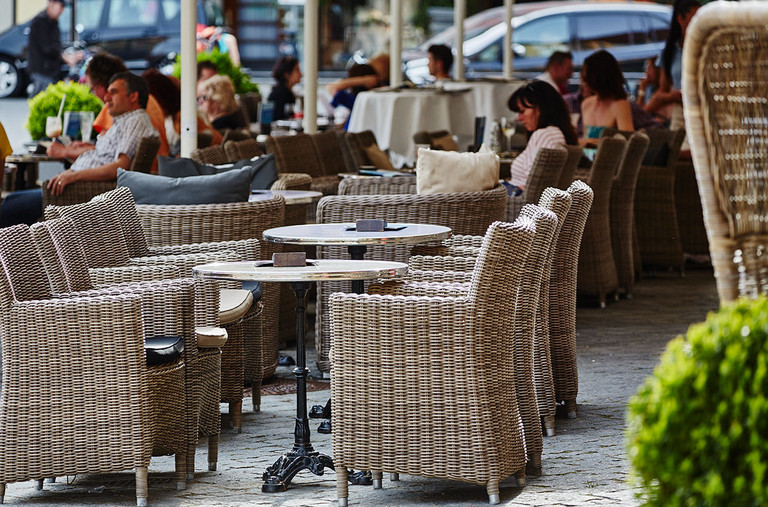 Combine your shoppin experience with a break at one of the cafés in the city
